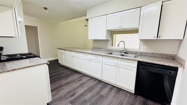 Building Photo - 10418 Towne Oak Ln