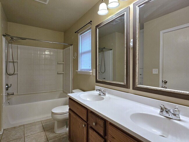 Building Photo - 4800 SE 78th St