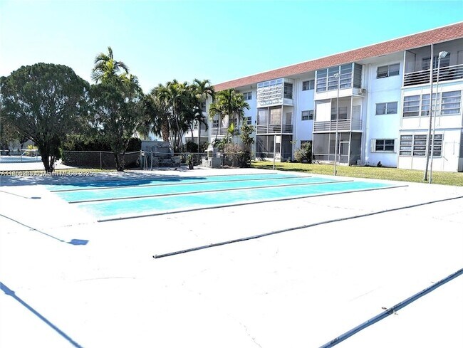 Building Photo - 1280 NW 43rd Ave