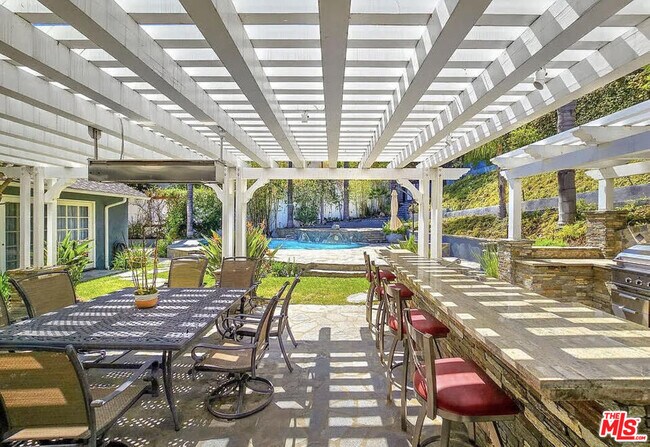 Building Photo - 3690 Crownridge Dr