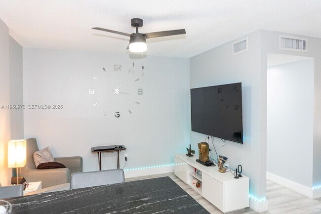 Building Photo - 6190 W 19th Ave