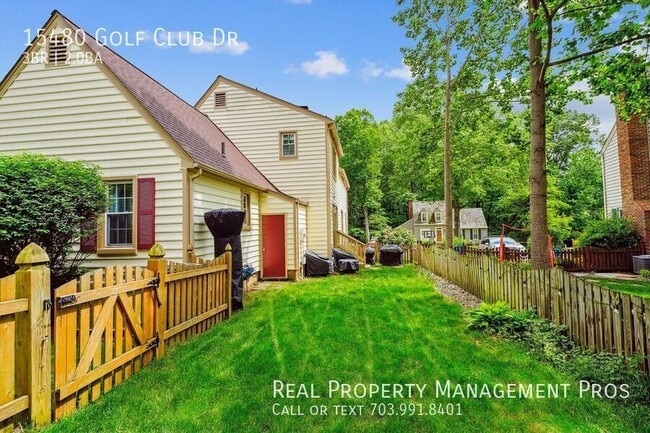 Building Photo - 15480 Golf Club Dr