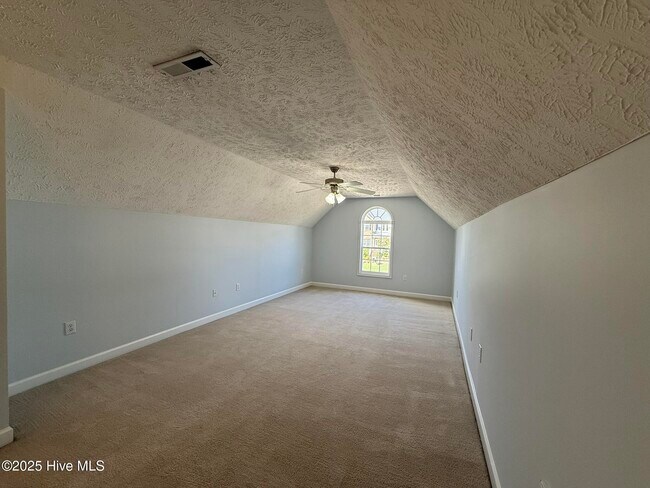 Building Photo - 135 Newington Way