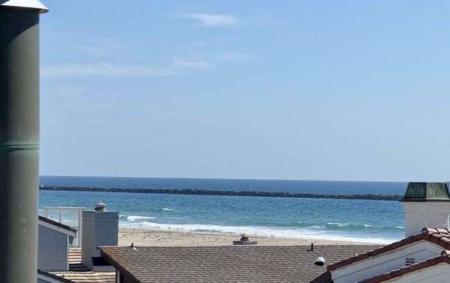 Building Photo - 3744 Ocean Dr