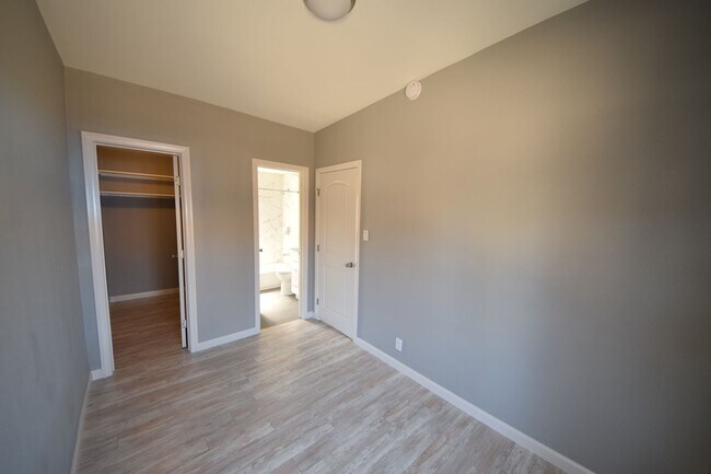Building Photo - 1610-1614 W 205th St