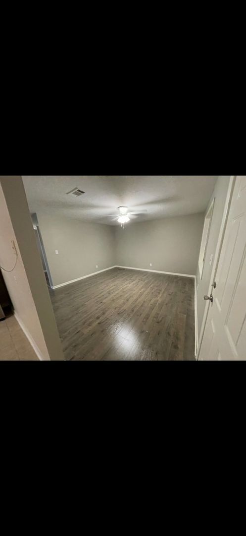 Building Photo - Charming 3BR House in Columbus