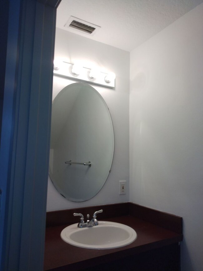 Building Photo - Rarely available Thornton Park townhouse!
