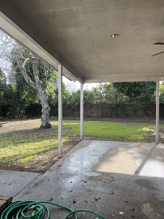 Building Photo - 608 Bird St