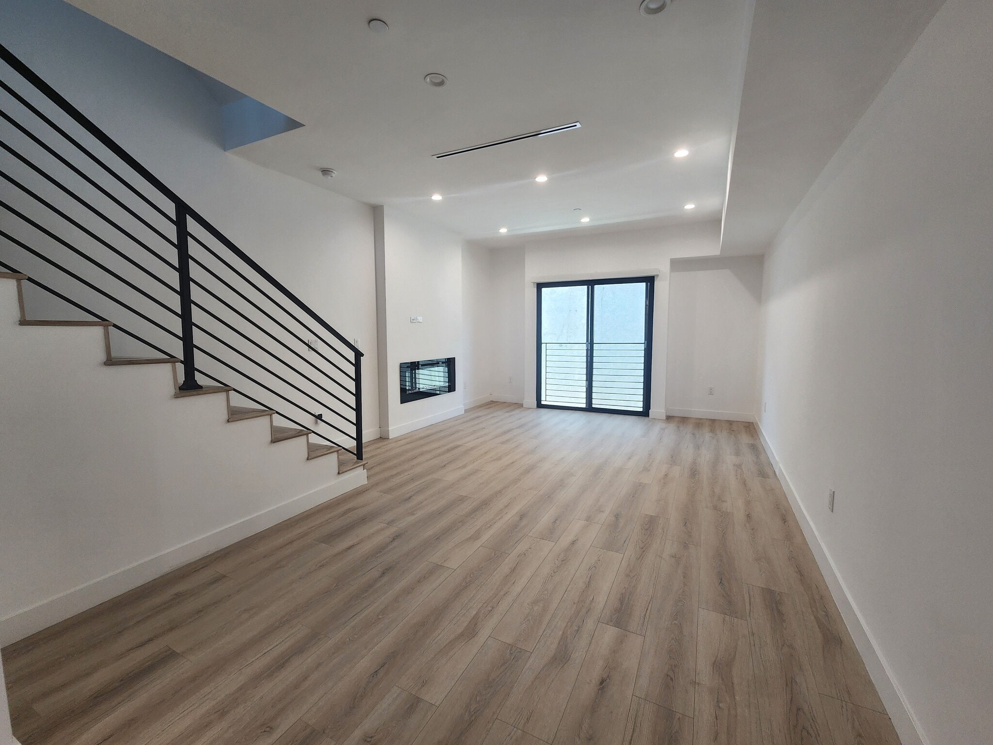 Building Photo - 6061 Fulton Ave