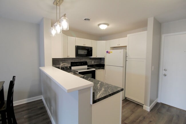 Building Photo - 1396 Hunters Rd