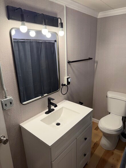 Building Photo - 2570 Sanger Ln