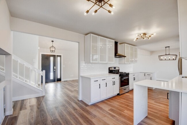 Building Photo - Willow Creek Home 4BR/3BA with attached 2 car garage! AVAIL 7/15/26