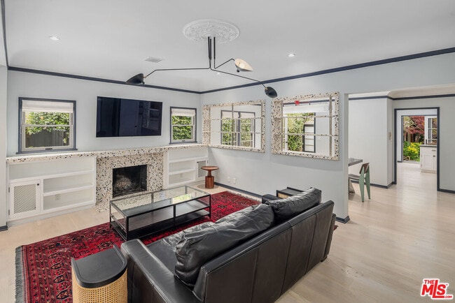 Building Photo - 381 Huntley Dr