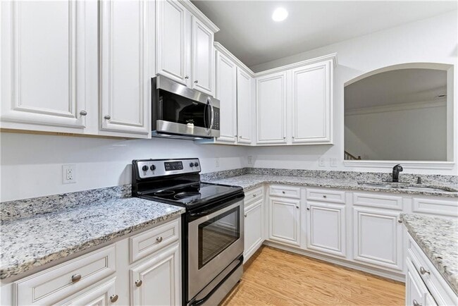 Building Photo - 413 Village View