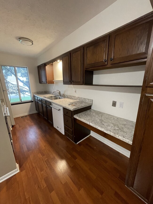 Building Photo - 2177 Woodleaf Ct