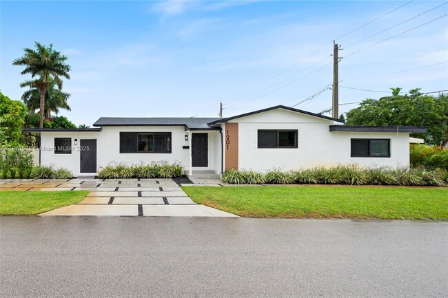 Building Photo - 1201 N 16th Ave