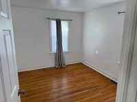 Building Photo - 136 Morton Ave
