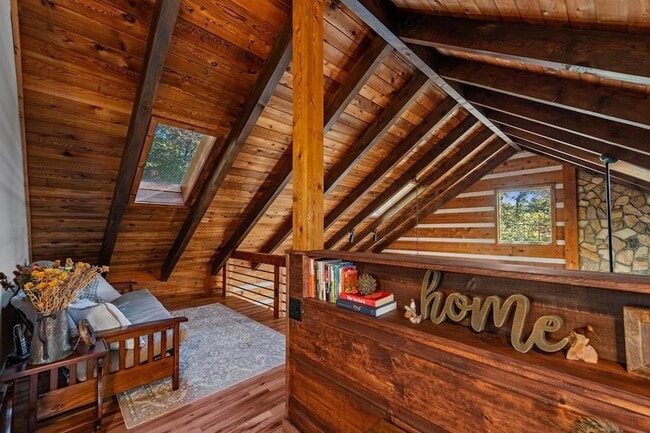 Building Photo - 212 Dogpatch Ln