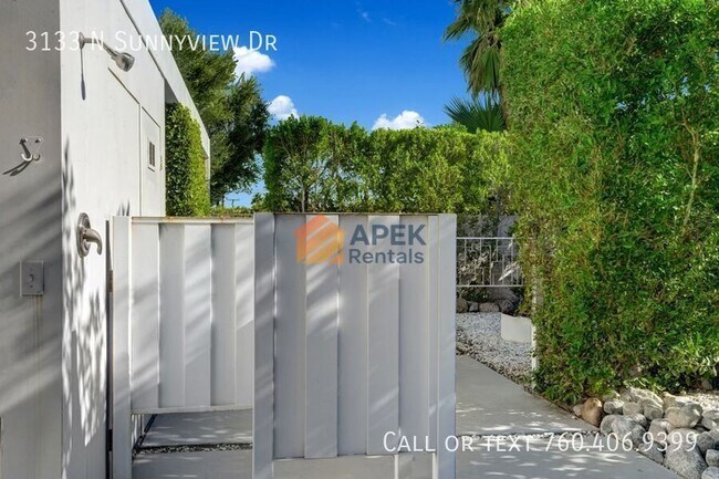 Building Photo - 3133 N Sunnyview Dr