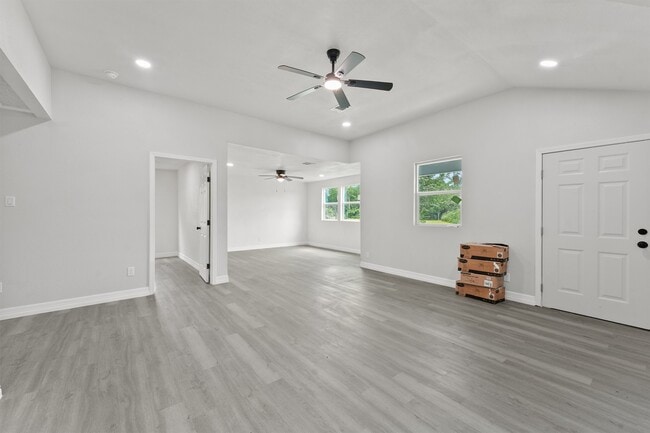 Building Photo - 1615 Hiller St