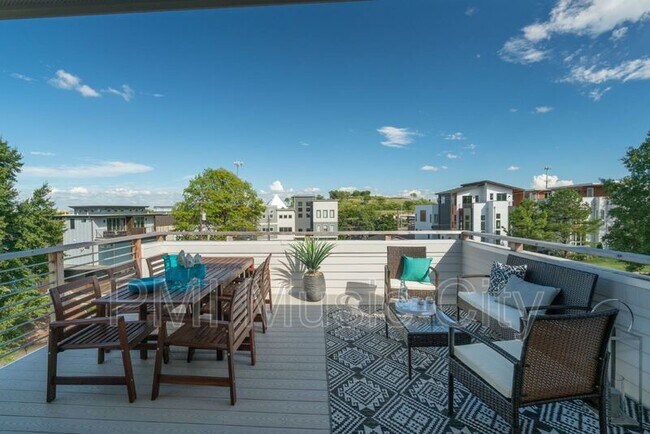 Building Photo - 938 Southside Pl