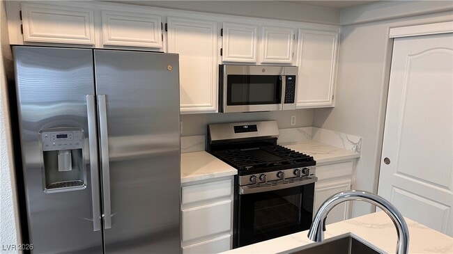 Building Photo - 5252 Island Chain Rd