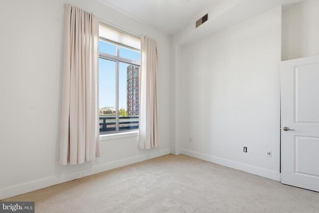 Building Photo - 520 John Carlyle St