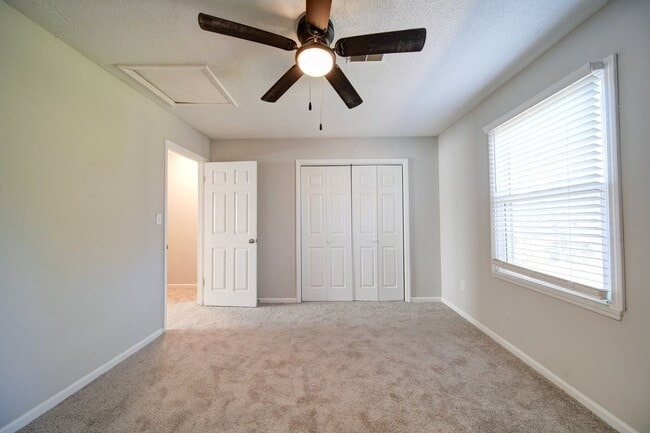 Building Photo - 2433 Charles Blvd