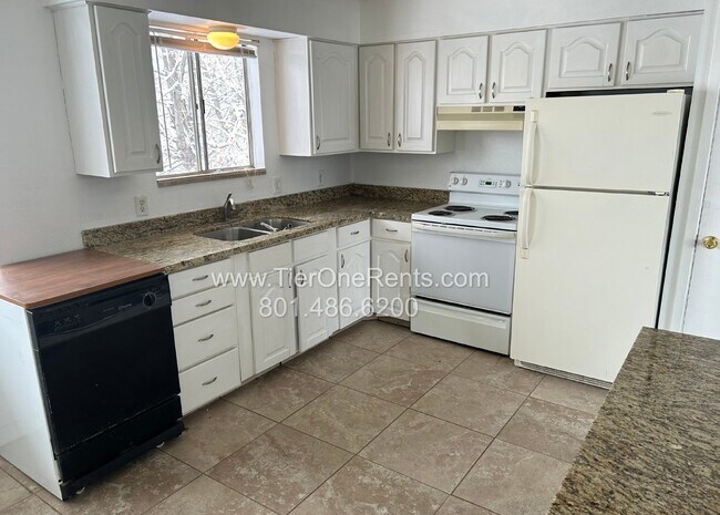 Building Photo - This property offers a NO DEPOSIT option available for qualified renters!