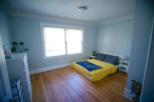Building Photo - 226 Kenilworth St
