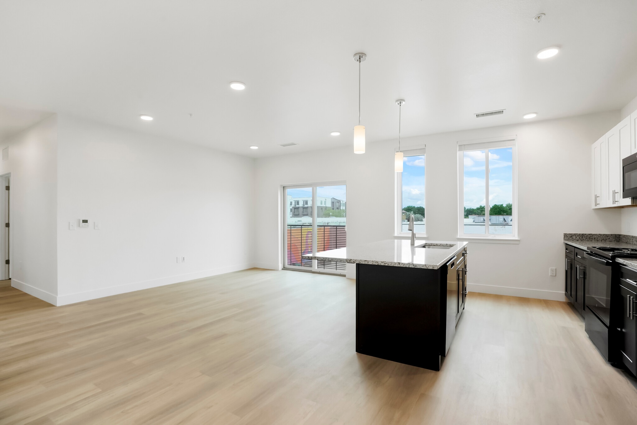 Building Photo - 2960 Hawthorn Ave