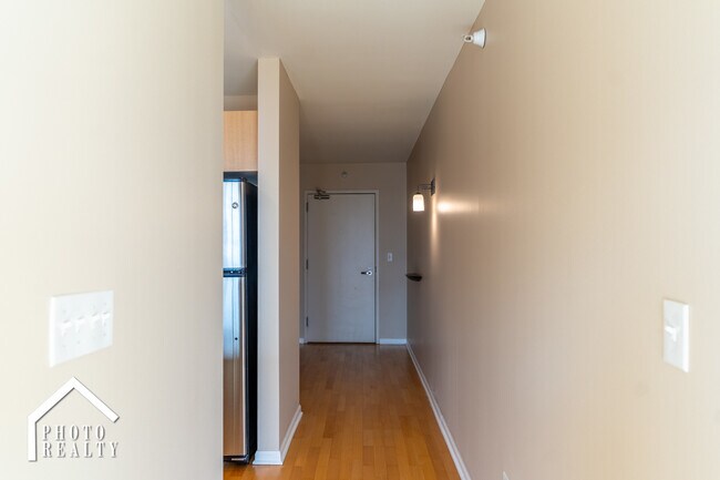 Building Photo - 1640 Maple Ave