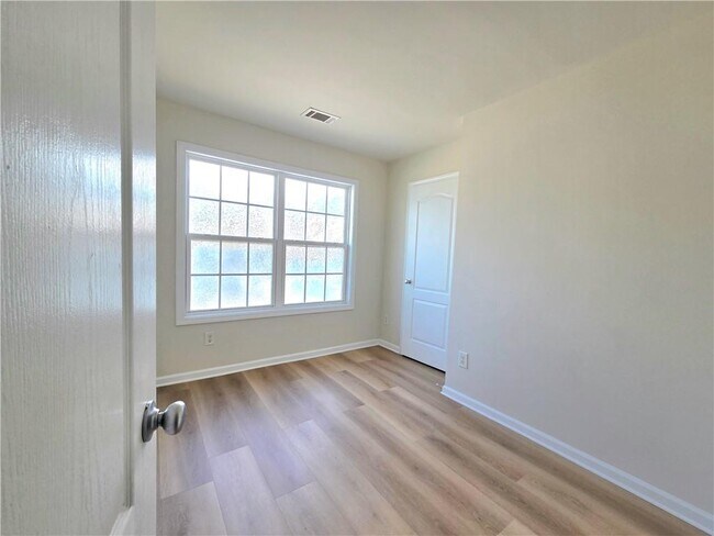 Building Photo - 3044 Cedar Glade Ln NE