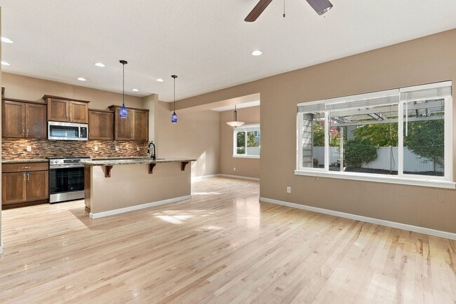 Building Photo - 1680 N Winchester Ct