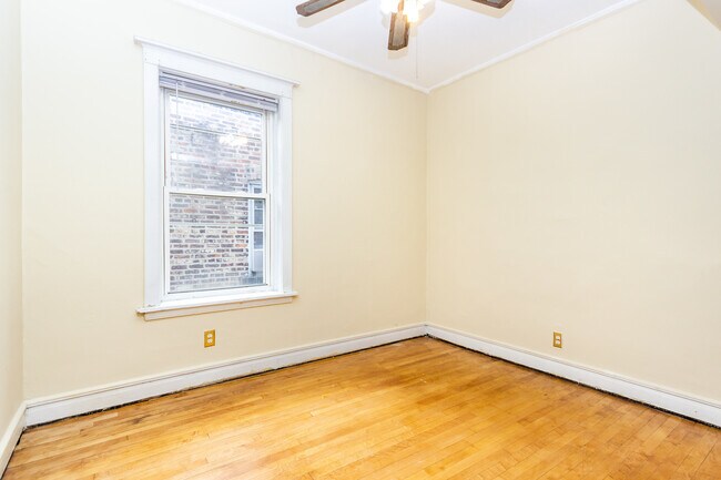 Building Photo - 6322 N Lakewood Ave