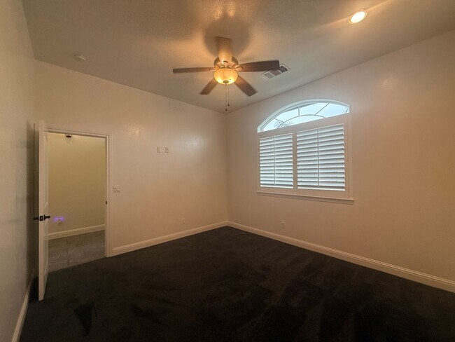 Building Photo - ***JUST REDUCED!!!*** 2-Bedroom, 2-bathroom single level home located in Country Club Villas in L...