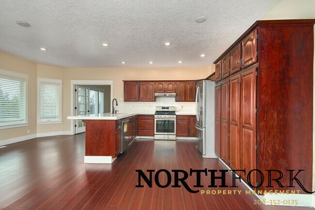 Building Photo - 7725 E Stonecastle Dr