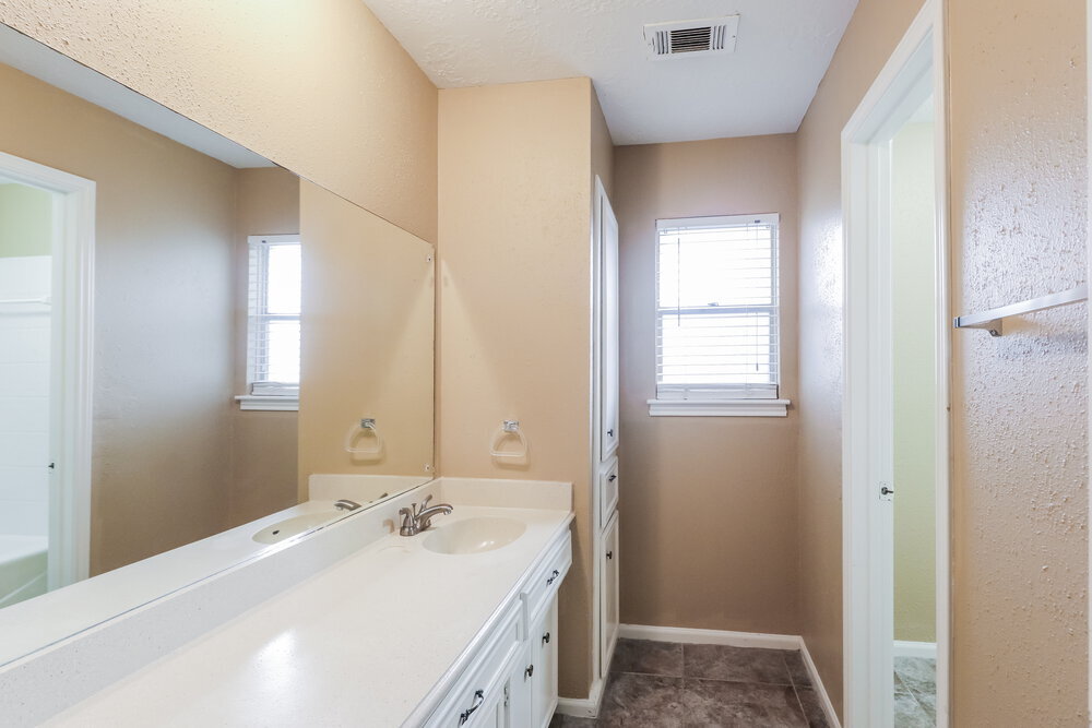 Building Photo - 6615 Seegers Trail Dr