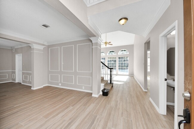 Building Photo - 1335 Crescent Pkwy Ct