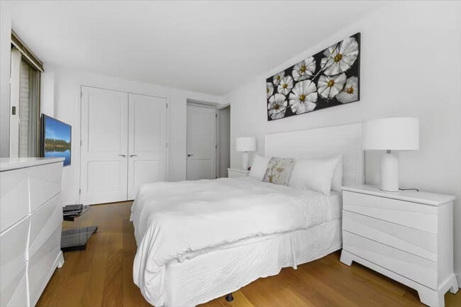 Building Photo - 254 W 54th St