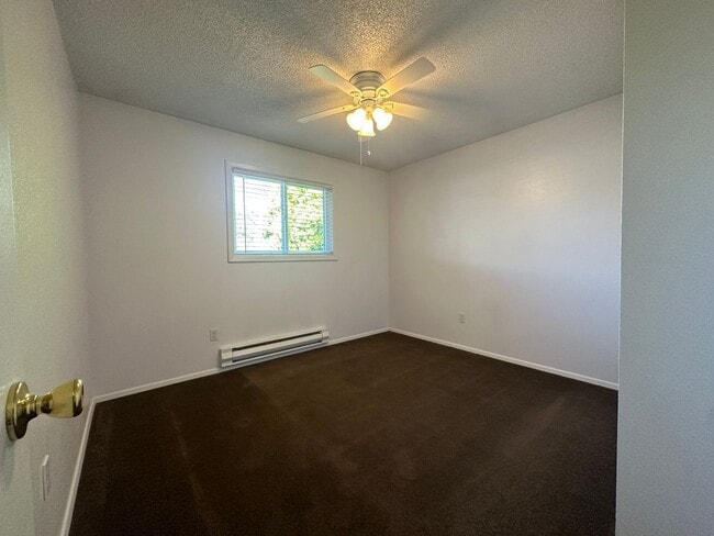 Building Photo - 2bed, 1bath, 800 Sq.ft. apartment - Nampa - Near NNU