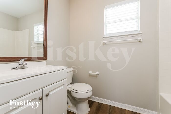 Building Photo - 817 Grantham Dr