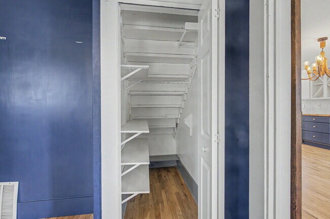 Building Photo - 110 S Quitman St