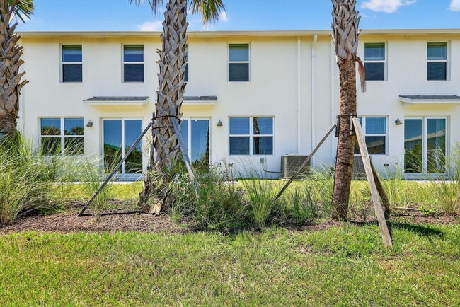 Building Photo - 483 Salisbury Cir
