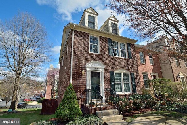 Building Photo - 1293 Quaker Hill Dr