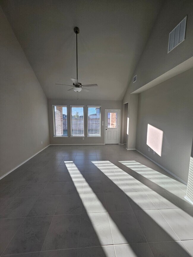 Building Photo - 426 Twilight Mdw Wy