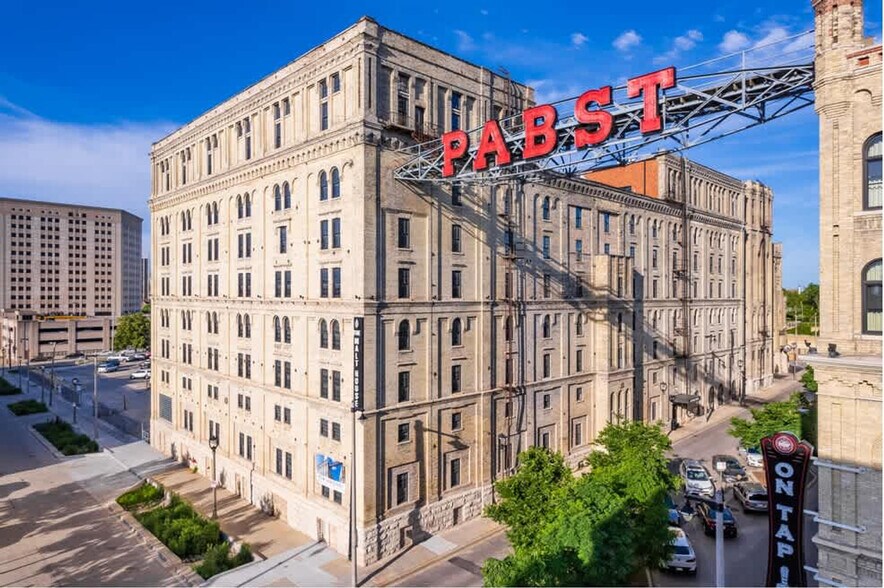 Building Photo - 1011 W Juneau Ave