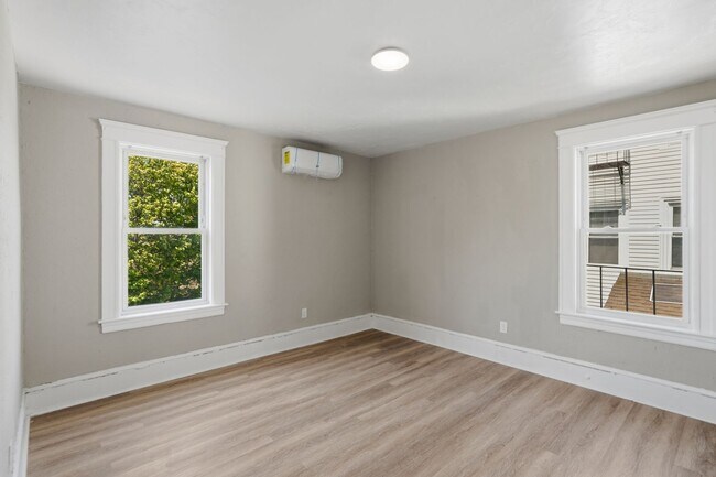 Building Photo - 387 Grove St