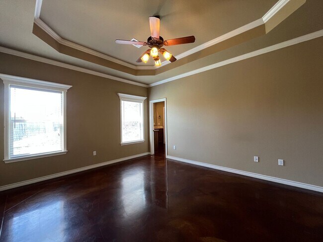 Building Photo - Single Family Home:  4 bedroom, 2 bath