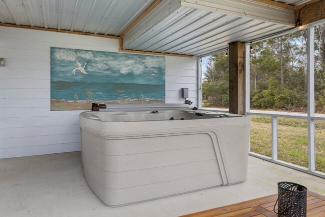 Building Photo - 304 Tide St